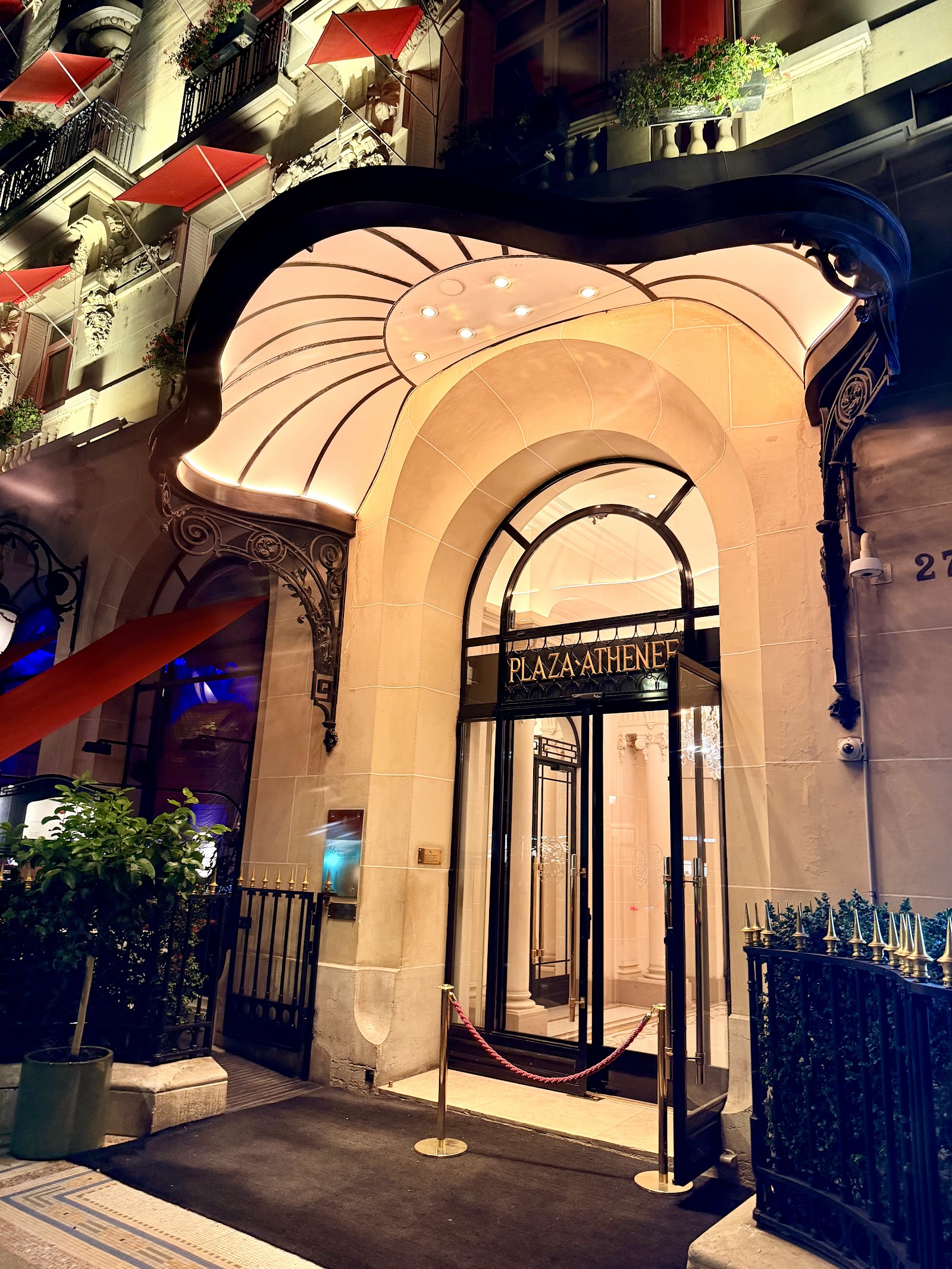 Plaza Athenee in Parijs