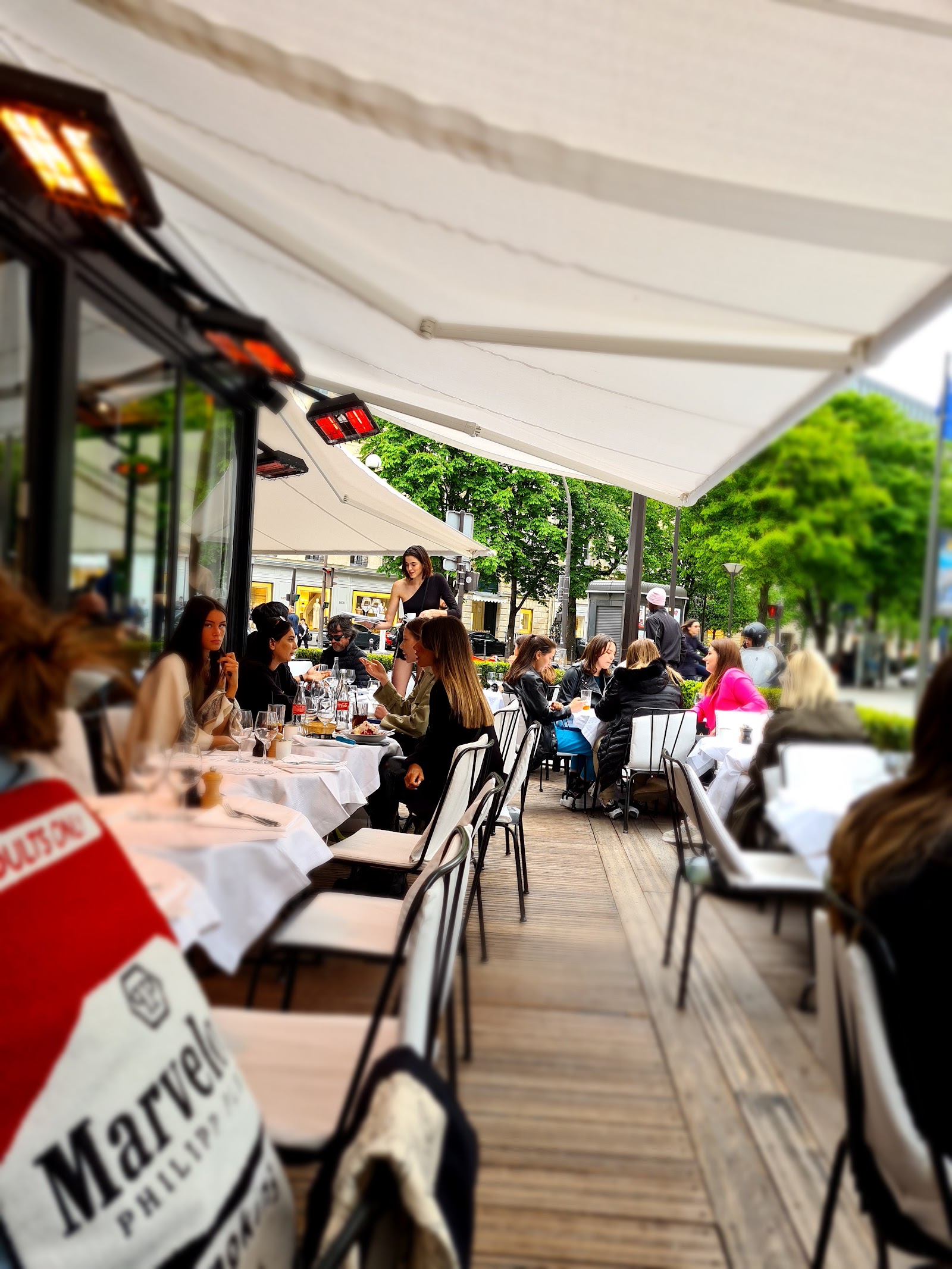 L'Avenue in Parijs